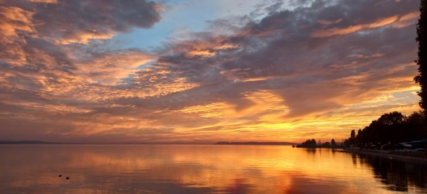 Giccses naplemente a Balatonnál